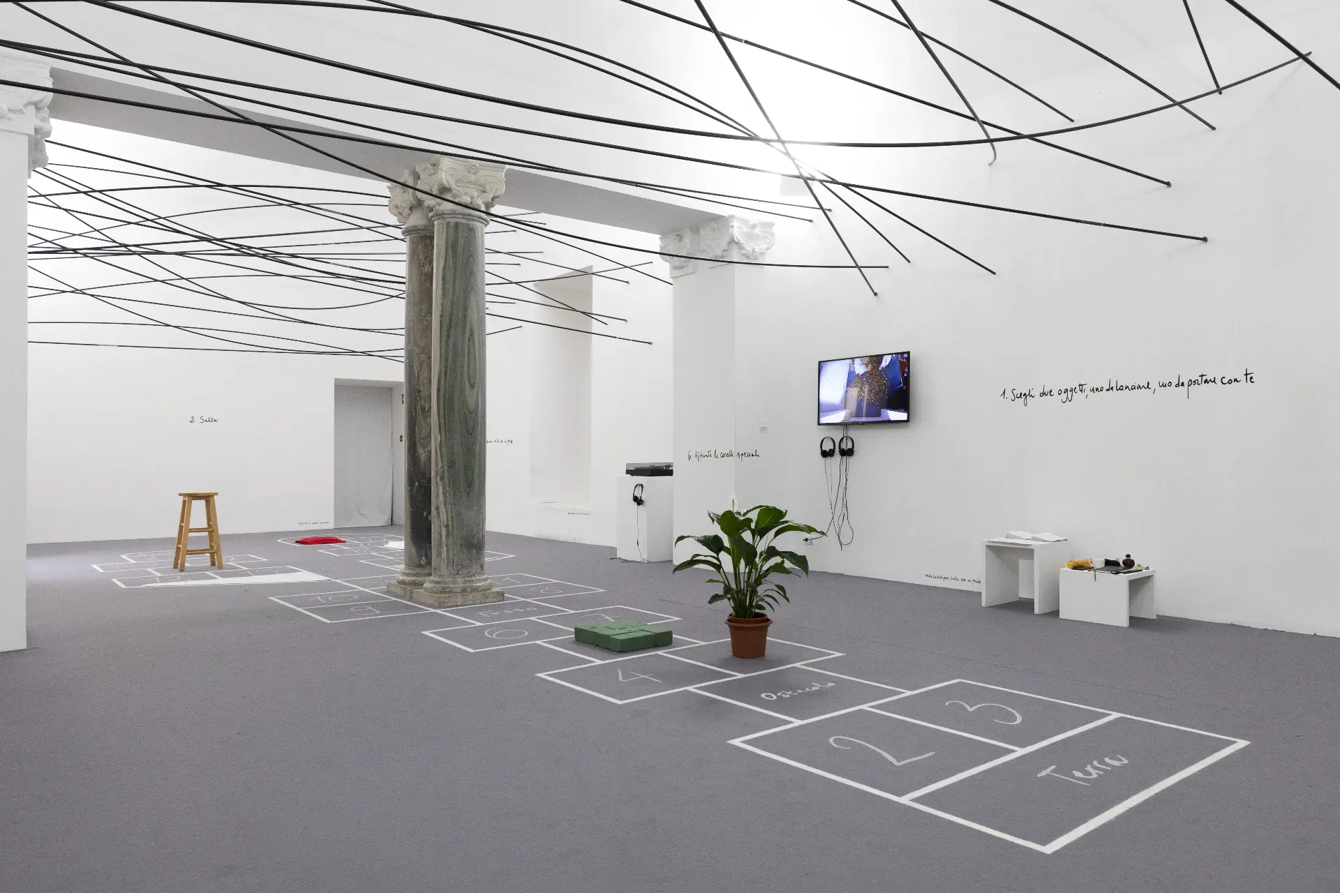 Il gioco della campana — installation view with hopscotch grid on the floor